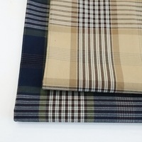 Tissu en coton pur teint en fil à carreaux gingham léger et respirant 140 GSM pour doublure de chemise et vêtements d'intérieur