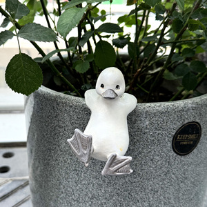 Nueva Figura Decorativa de Pato Blanco Colgante de Resina Epoxi, Ecológica, Religiosa y de Estilo Hada, para Adorno de Valla de Patio - Product Image 1