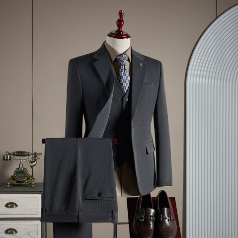 Gris foncé [costume + gilet + pantalon]
