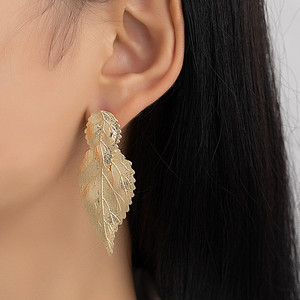 UJX4-J géométrique à la mode en alliage de Zinc pendentif boucles d'oreilles femmes exquis feuillage conception couleur or cadeaux de fête - Product Image 4