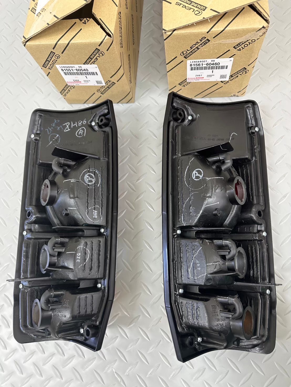 Japanese Brand OEM LED Tail Lights P24-03 for Land Cruiser 76 FZJ76 2010- 12V Fit OE 5G0945208/5G0945207 - Product Image 2 of 2