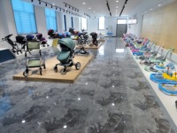 Déambulateur musical multifonctionnel OEM en gros pour bébé, anti-jambes en O, avec roues, pour apprendre à marcher et passer du position assis au position debout, pour enfants