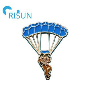 Usine émail parachutiste <span class=keywords><strong>parachutisme</strong></span> broche insigne emblème personnalisé ciel plongée broche personnalisé <span class=keywords><strong>parachutisme</strong></span> <span class=keywords><strong>parachutisme</strong></span> émail broche insigne - Product Image 3