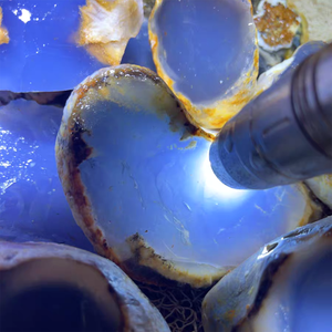Nuestra fábrica al por mayor selecciona cuidadosamente la <span class=keywords><strong>Calcedonia</strong></span> azul turca natural de más alto grado para el procesamiento o la colección de joyas - Product Image 6