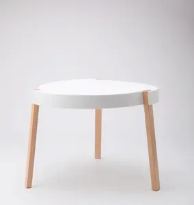 シンプルでモダンな小さな丸いテーブル北欧のリビングルーム無垢材の脚プラスチックコーヒーテーブル