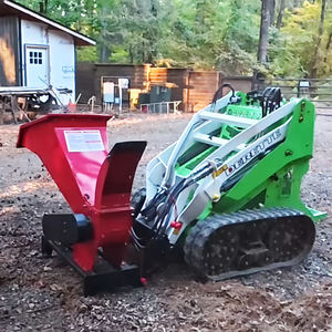 Мини-погрузчик Derette 480i на гусеничном ходу с траншеекопателем и широким спектром навесного оборудования для двойного применения в сельском хозяйстве и строительстве - Product Image 2