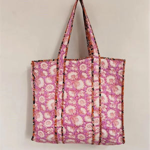 Sac fourre-tout en coton imprimé à la main, réversible, matelassé, à fleurs, pour le shopping, les voyages, ou à porter à l'épaule - Product Image 1