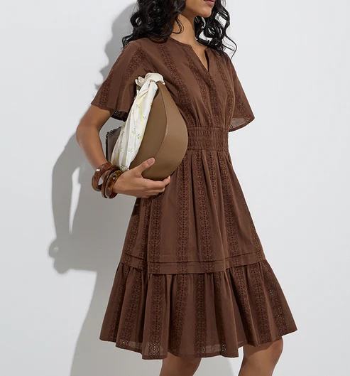 สีน้ำตาล