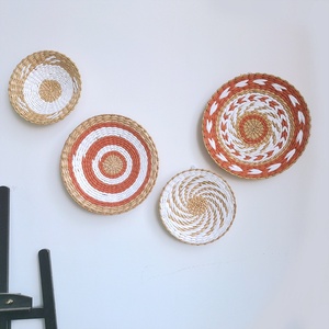 Assiette ronde tissée à la main en herbe naturelle, style marocain, décoration murale bohème pour salon et chambre. - Product Image 1