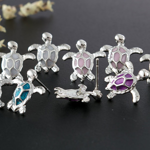 Pendientes <span class=keywords><strong>de</strong></span> tuerca <span class=keywords><strong>de</strong></span> <span class=keywords><strong>tortuga</strong></span> <span class=keywords><strong>de</strong></span> mar Hawaiana para mujer y niña, aretes pequeños, Multicolor - Product Image 3