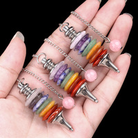 Pendule de radiesthésie en pierres précieuses naturelles à sept chakras avec bobine métallique et chaîne, pour la divination spirituelle et l'énergie Reiki