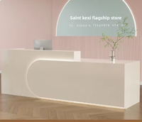 Comptoir de réception moderne et durable au design minimaliste élégant pour hôtel, hôpital, maison ou bar