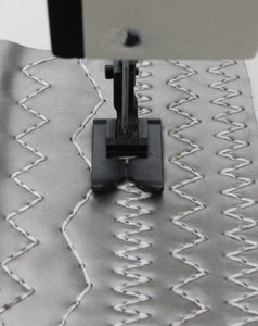 204-103 Thick Hard <b>Leather</b> <b>Sewing</b> <b>Machine</b> Industrial <b>Sewing</b> <b>Machine</b> - Product Image 3