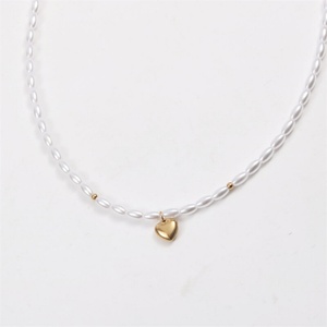 Collier chaîne à maillons vintage en acier inoxydable plaqué or avec perles et breloques cœur de dessin animé pour femme, idéal pour les occasions décontractées, sportives ou les fêtes d'anniversaire - Product Image 6