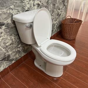 Conjunto de Vaso Sanitário Cerâmico Moderno de Duas Peças com Instalação Montada no Chão a Preço de Atacado - Product Image 6