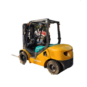 Montacargas Diésel Japonés Komatsu de 3 Toneladas, 3 Metros de Desplazamiento Lateral, Mástiles de Tres Etapas, Modelo FD30, Tracción 4x4, Usado, Original, Buena Calidad, Precio Bajo - Product Image 1
