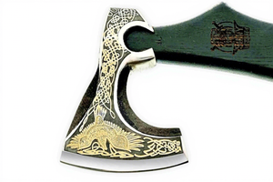 Hache de Bûcheron Artisanale en Acier Carbone Forgé sur Mesure avec Manche en Bois de Frêne pour le Camping, la Survie et le Travail du Bois - Product Image 2