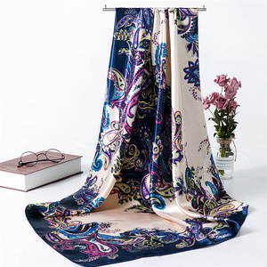 <span class=keywords><strong>Foulard</strong></span> in <span class=keywords><strong>Seta</strong></span> <span class=keywords><strong>Blu</strong></span> Personalizzato con Logo del Marchio per Donne, Motivo con Ornamenti Dorati, Hijab Quadrato in Raso 90cm - Product Image 3
