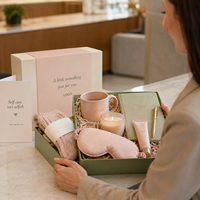 Coffret Cadeau Luxe Personnalisé avec Logo : Bougie, Tasse, Masque pour les Yeux, Chaussettes, Carnet – Fournisseur de Cadeaux d'Appréciation d'Entreprise, Bien-être RH