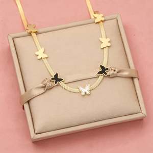 Nouveau Collier, Boucles d'oreilles et Bracelet Papillon en Acier Inoxydable Noir et Blanc à Chaîne Plate – Bijoux Tendance - Product Image 3