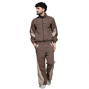 Conjunto Deportivo para Hombre en Color Marrón con Bloques de Color, Manga Larga, Cuello Alto, Pantalones Casuales con Bolsillos Laterales y Cintura Elástica para Invierno - Product Image 1