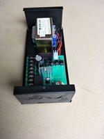 Carte d'alimentation AOXING noire compacte 3A avec circuit imprimé rouge 220V 8 entrées/sorties pour communication DeviceNet et contrôle d'accès à distance avec verrouillage par carte interchangeable