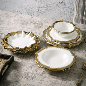 Juego de Platos de Cerámica con Borde Dorado en Forma de Flor, Platos Hondos, Vajilla de Porcelana Blanca para Bodas, Fiestas y Cenas - Product Image 5