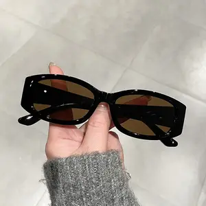 QSKY Vintage düzensiz tasarımcı güneş gözlüğü moda uv güneş gözlüğü için koruma gözlükleri ucuz küçük çerçeve ekose şerit