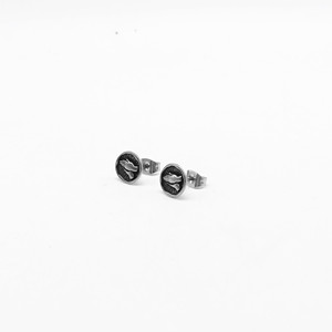 Pendientes redondos de acero de titanio retro con diseño de apretón de manos, joyería de moda para hombres y mujeres, pendientes de acero inoxidable de 10 mm - Product Image 5