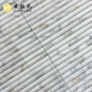 Mosaïque de marbre Calacatta Gold à facettes 3D, forme côtelée et arrondie, pour la décoration murale intérieure d'hôtels et de villas. - Product Image 3
