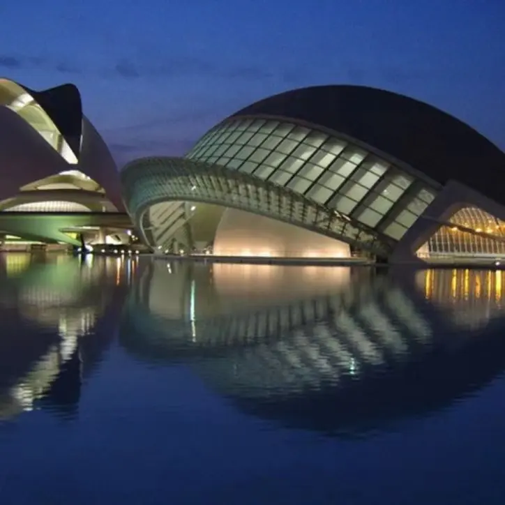 Arte moderno Estética Cúpula de vidrieras Estructura de armazón de acero Cúpula de vidrio Casa de ópera