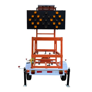 Remorque de signalisation routière à énergie solaire avec écran LED et feux clignotants pour avertissement de travaux routiers, protection IP65 - Product Image 2