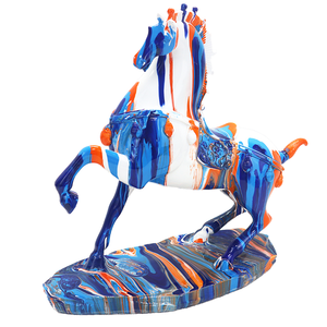 Sculpture de cheval en résine peinte à la main, art populaire coloré, décoration créative pour étagère et table de salon - Product Image 1