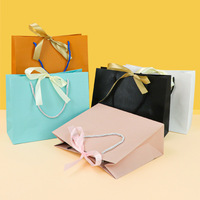 Bolsa de papel de embalaje de regalo de compras laminada impresa personalizada con su propio logotipo