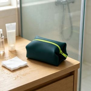 Bolsa de Maquillaje de Silicona con Cierre, Impermeable, Portátil, Ecológica, Duradera y Moderna para Viajes - Product Image 1