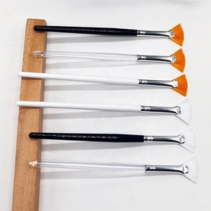 <span class=keywords><strong>Pinceau</strong></span> éventail mini esthétique de 15 mm pour masques peelings et crèmes – Petit <span class=keywords><strong>pinceau</strong></span> éventail pour peelings chimiques du <span class=keywords><strong>visage</strong></span> - Product Image 1