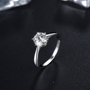 แหวนเงินแท้ชุบโรเดียมประดับโมอิสซาไนต์ทรงโซลิแทร์ จัดส่งรวดเร็ว สำหรับผู้หญิง พร้อมใบรับรอง - Product Image 2