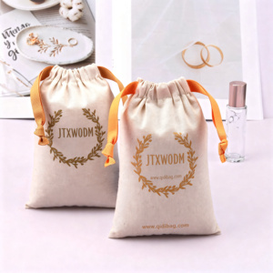 Petit sac en toile de coton blanc épais avec cordon de serrage pour bijoux et maquillage - Product Image 4