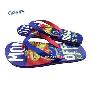 Pantoufles plates en caoutchouc pour hommes de <span class=keywords><strong>marque</strong></span> bon marché de haute qualité avec logo personnalisé pantoufles d'été tongs de style plage en PVC - Product Image 3