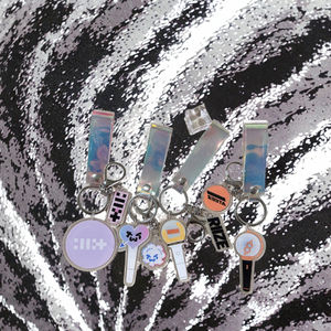 Porte-clés photo numérique en plastique imprimé offset KPOP <span class=keywords><strong>ATEEZ</strong></span> ILLIT TWS RIIZE <span class=keywords><strong>Light</strong></span> <span class=keywords><strong>Stick</strong></span> – Cadeau pour fans - Product Image 3