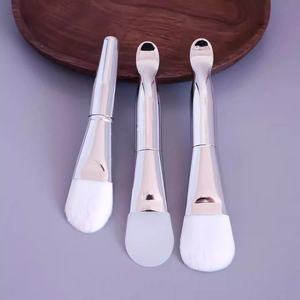 Mini Brocha Portátil para Mascarillas Faciales con Mango <span class=keywords><strong>de</strong></span> Plástico, Aplicador <span class=keywords><strong>de</strong></span> Silicona <span class=keywords><strong>de</strong></span> Tamaño <span class=keywords><strong>de</strong></span> Viaje para Uso Personal en el Hogar - Product Image 1