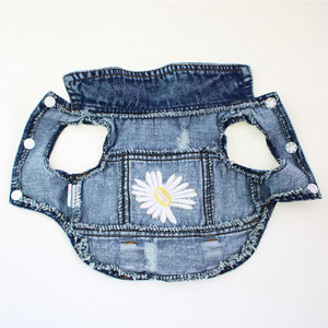 ملابس جديدة للحيوانات الأليفة بتصميم أوروبي-أمريكي لفصلي الربيع والصيف، سترة جينز ممزقة مطرزة بالزهور للبيشون والتيدي والبولدوج الفرنسي - Product Image 4