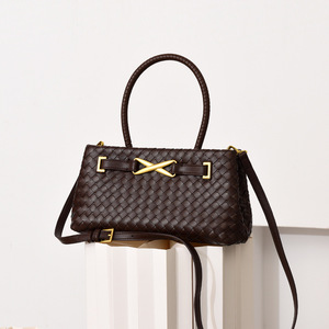 Sac à main rouge-brun populaire pour petites femmes, avec un sac à bandoulière haut de gamme pour boîte à lunch - Product Image 1