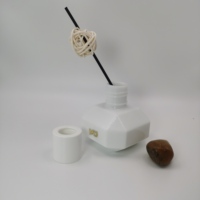 Aromathérapie Céramique Or-Estampé pour Diffuseur de Roseau Bouteille 100ml Récipient Blanc en Porcelaine avec Bouchon à Vis pour Sérum de Soins de la Peau