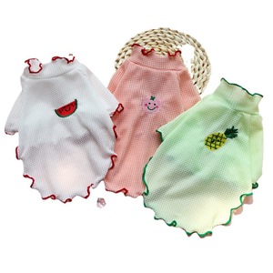 เสื้อสัตว์เลี้ยงสุนัขและแมวสำหรับฤดูร้อน แบบสองขา ปักลายแตงโม สีขาวขอบแดง สำหรับสัตว์เลี้ยงขนาดเล็ก - Product Image 4