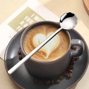 Cuchara de Encaje de Acero Inoxidable con Acabado Espejo y Mango Largo, Estilo Moderno y Minimalista para Tazas de Café, Postres y Uso Doméstico - Product Image 4