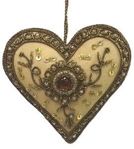 Adorno Navideño de Pared con Forma de Corazón de Terciopelo Hecho a Mano con Bordado Zari, Decoración con Cuentas de Hilo Dorado, Hermosa Decoración para el Hogar - Product Image 2