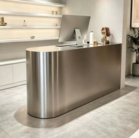 Comptoir de caisse en acier inoxydable de luxe léger pour magasin de vêtements, salon de beauté, salon de coiffure, comptoir d'accueil haut de gamme