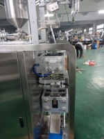Machine d'emballage de sachets à remplissage automatique à haute capacité personnalisable à la demande pour la mayonnaise avec des matériaux en plastique/papier