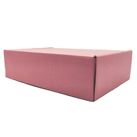 Boîte d'expédition plate ondulée biodégradable rose personnalisée en kraft de luxe pour l'emballage de robes gaufrage de matériaux recyclés